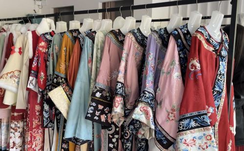 大明湖畔的夏雨荷 寫(xiě)真火爆 來(lái)濟(jì)南體驗(yàn)當(dāng) 格格 需要提前預(yù)約